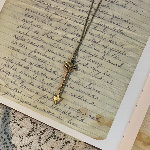 Brass arrow necklace - Picture 4 of 4